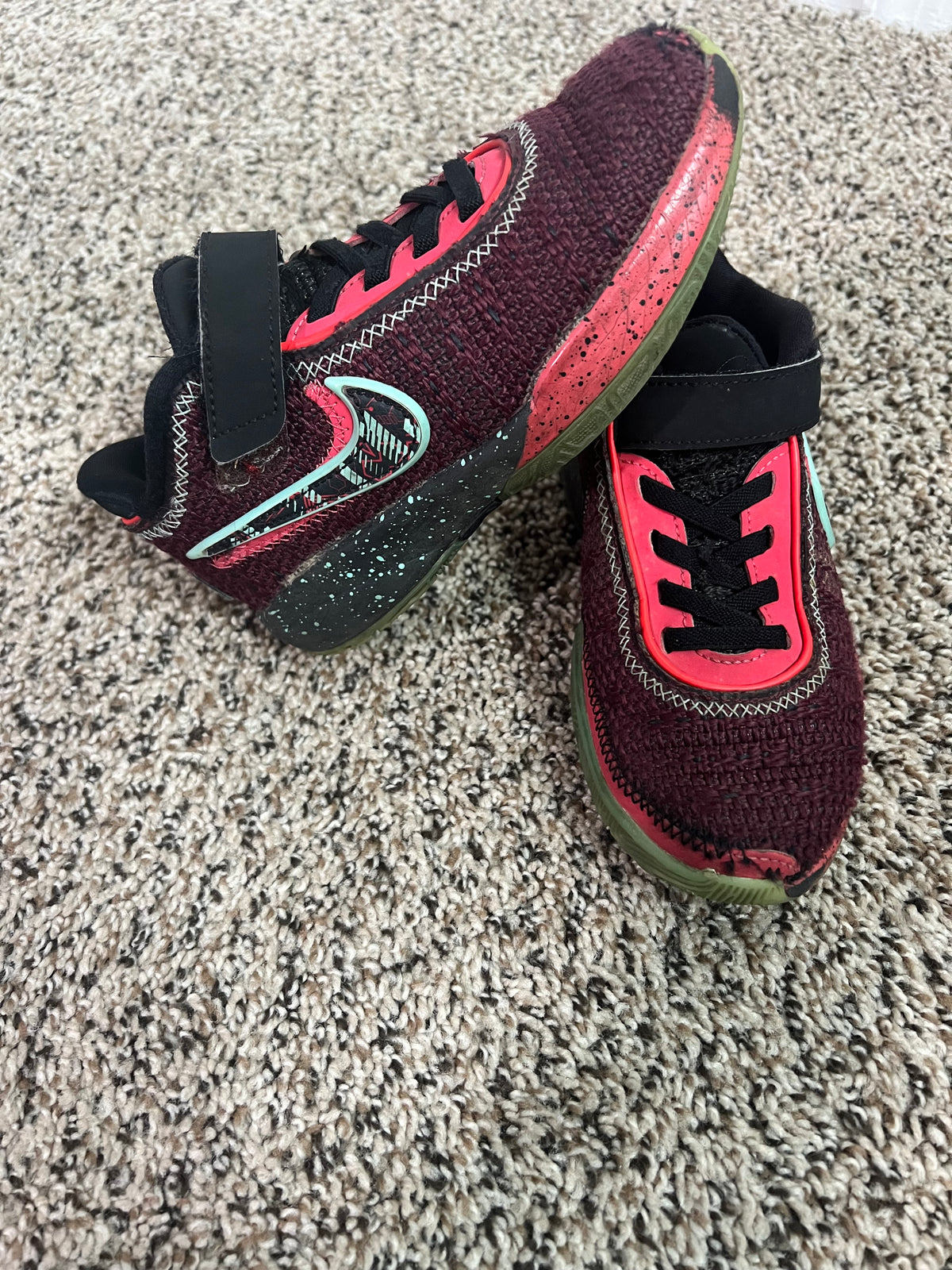 Seller #184 Boys Size 12C Nike shoes red
