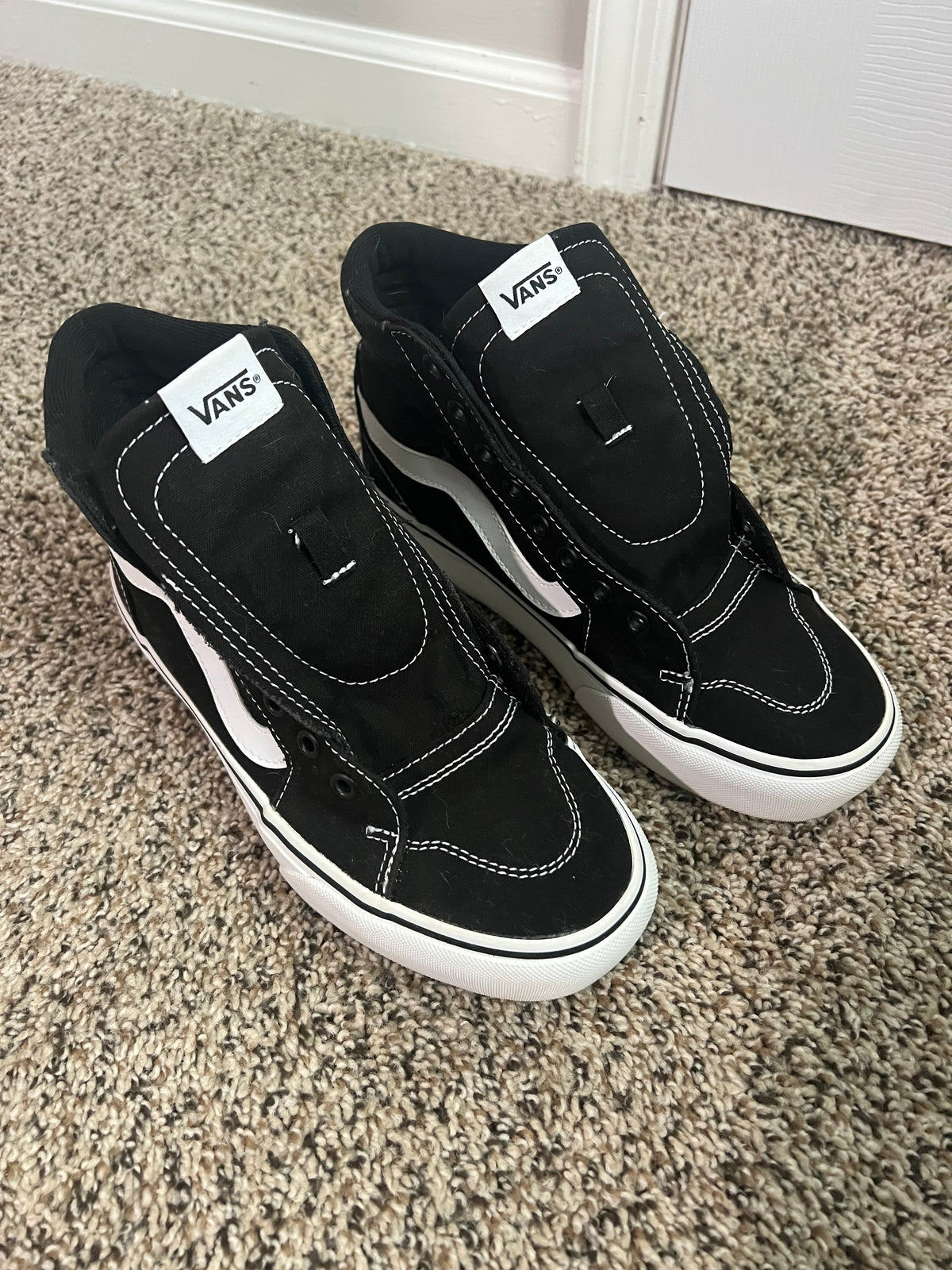Seller #184 Women’s Size 7.5 Vans Black and White