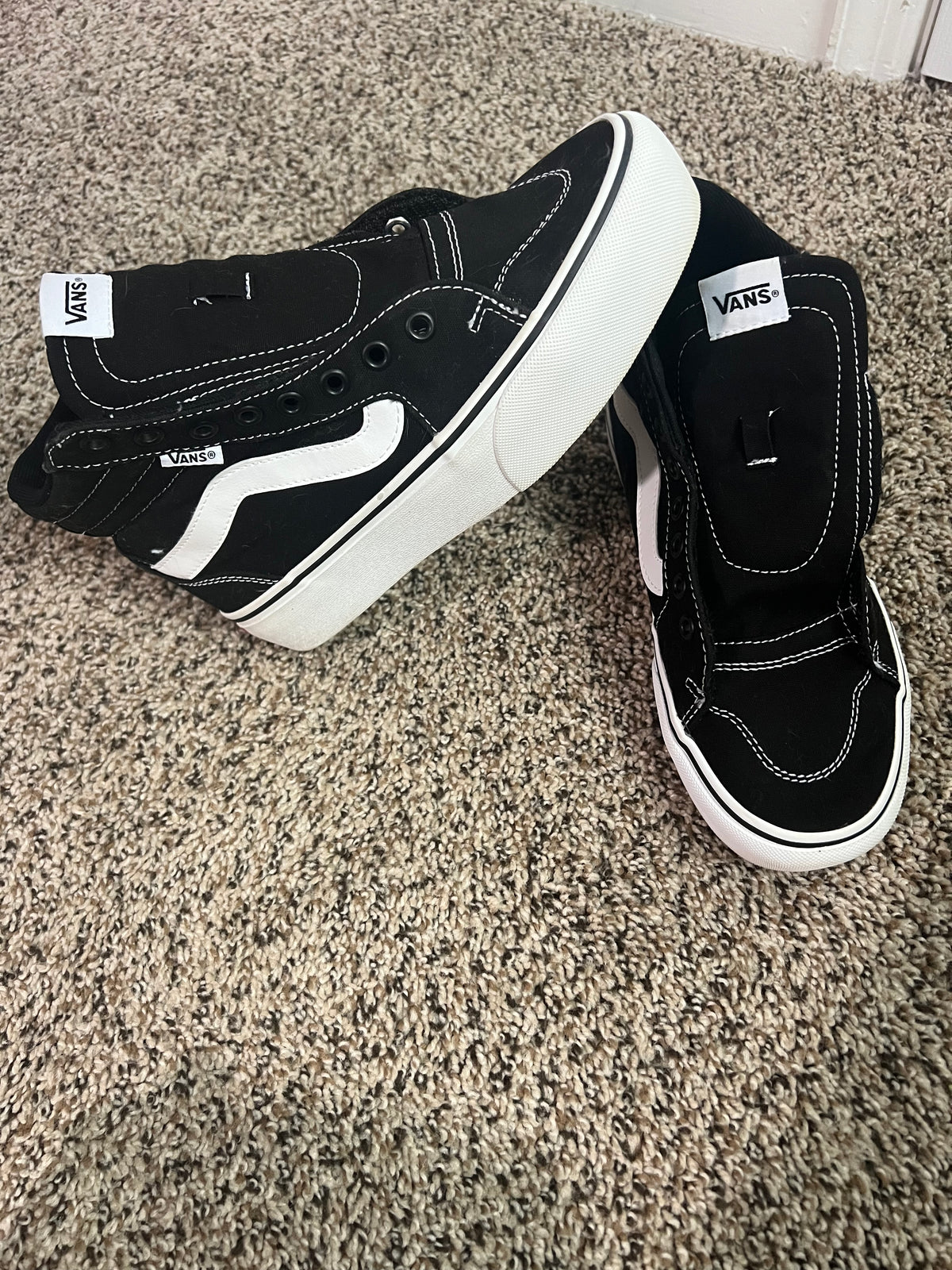 Seller #184 Women’s Size 7.5 Vans Black and White