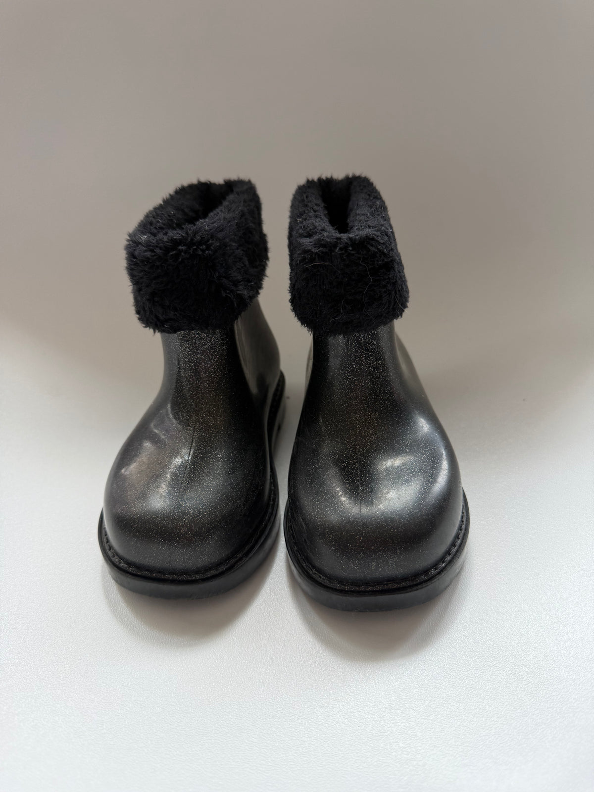 #117, Girls shoes 9c, Mini Melissa black sparkle fur lined boots, VGUC