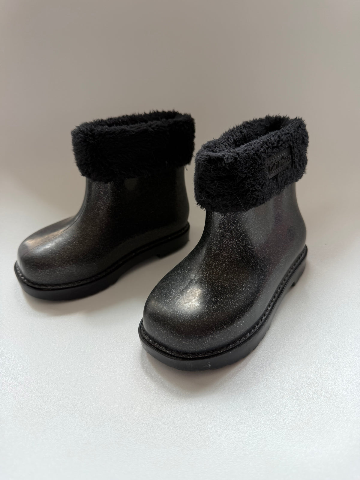 #117, Girls shoes 9c, Mini Melissa black sparkle fur lined boots, VGUC