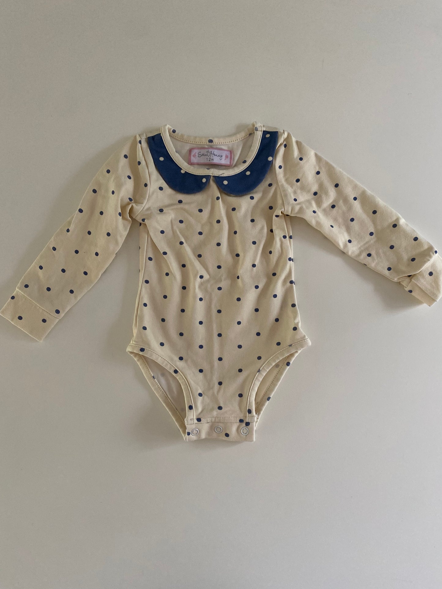 #84B- Girls 12M, SweetHoney Peterpan collar onesie, cream with blue polka dots, EUC