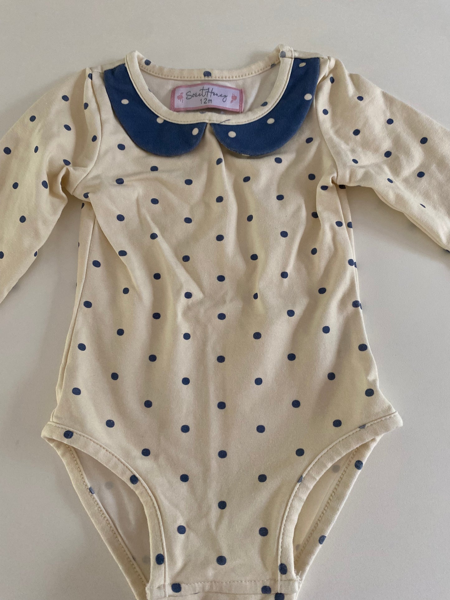 #84B- Girls 12M, SweetHoney Peterpan collar onesie, cream with blue polka dots, EUC