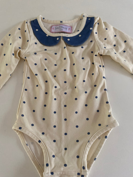 #84B- Girls 12M, SweetHoney Peterpan collar onesie, cream with blue polka dots, EUC