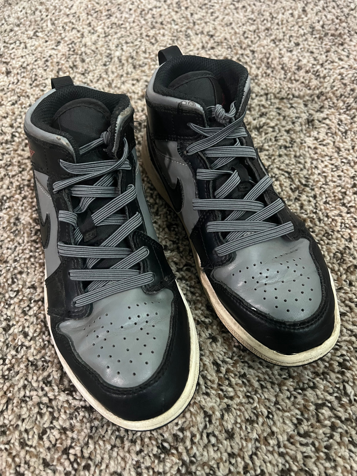 Seller #184 Boys Size 1.5Y Nike Air Jordan 1 -  Mid Shadow Red