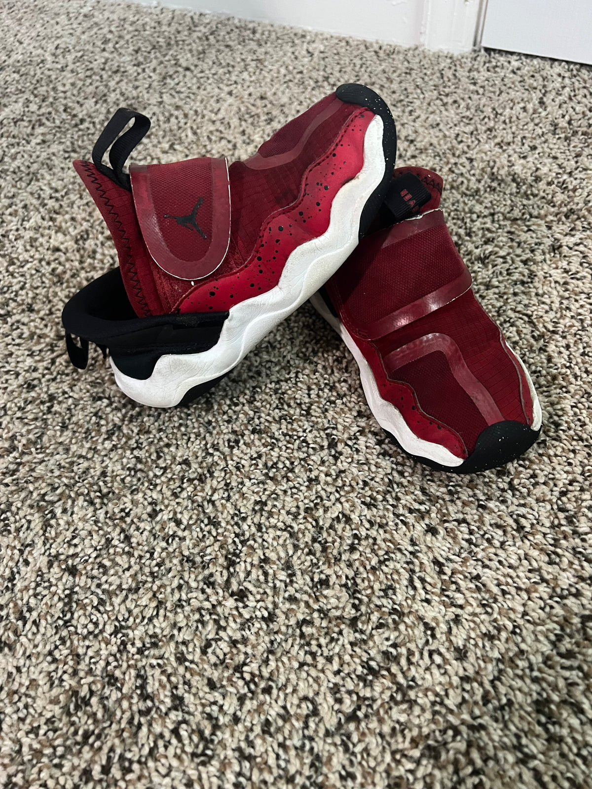 Seller #184 Boys Size 11C Nike Red gym shoes