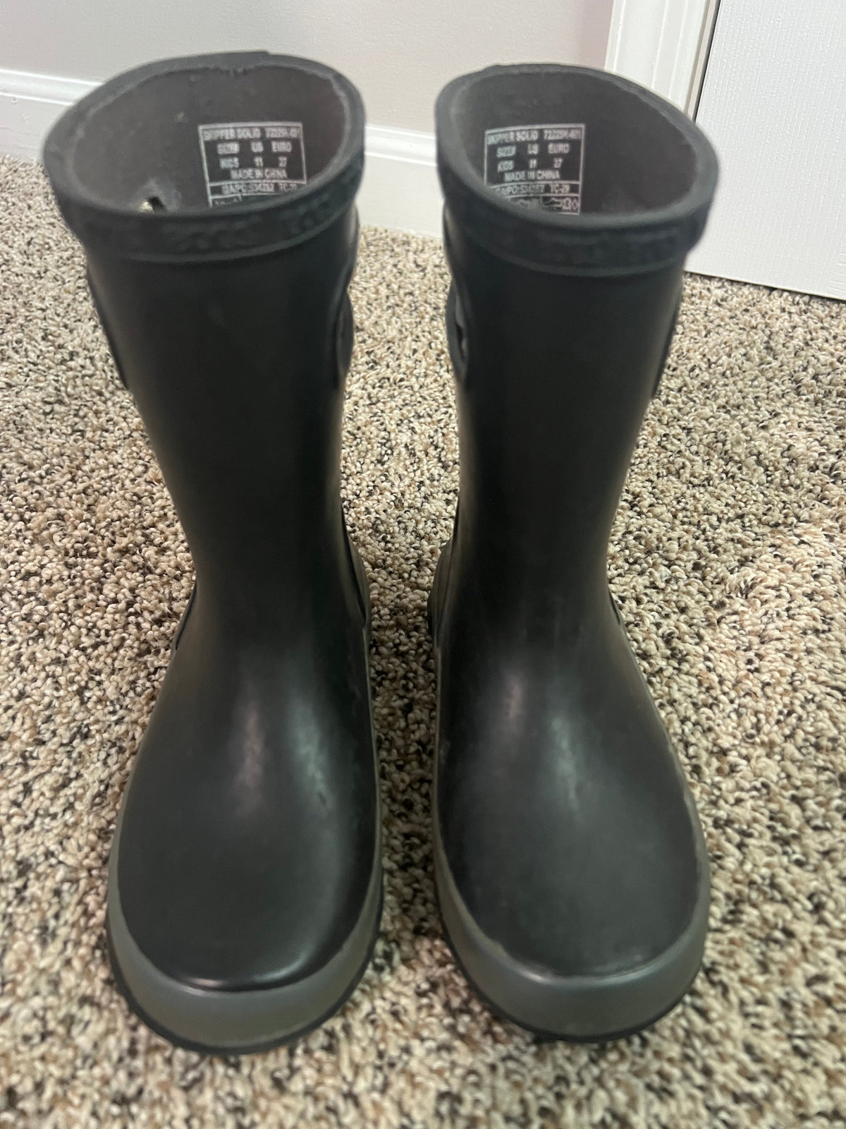 Seller #184 Boys size 11 BOGS waterproof Rainboots black and gray
