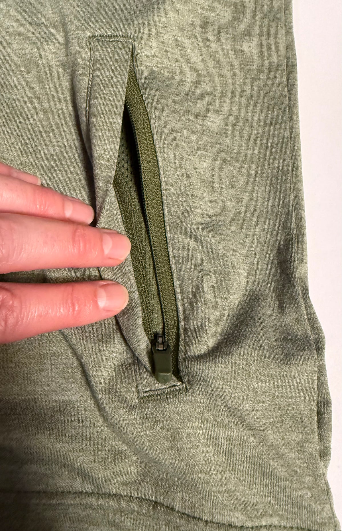 #141 Boys Large 10-12 All in Motion Athletic Hoodie with Thumb Hole - Green
