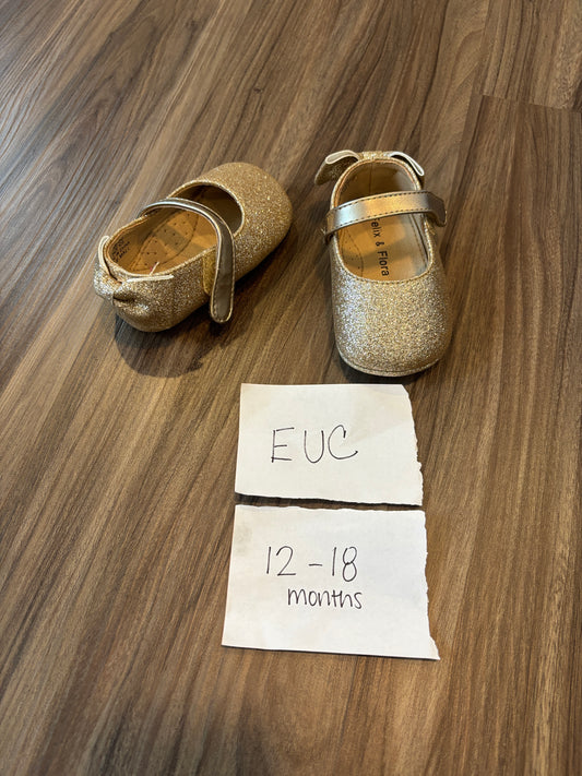 #138 - 12-18 Mo - EUC Felix & Flora - Gold Shoes w/Bow - PU 45236