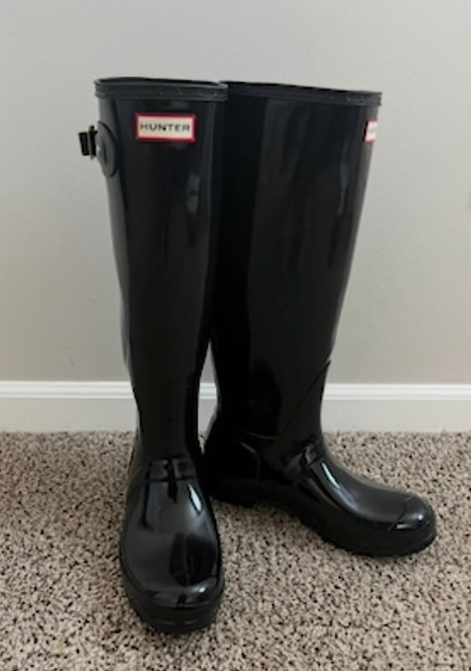 Seller #184 Women’s Size 8 Hunter Tall Gloss Black Boot with 2 sets of sock inserts