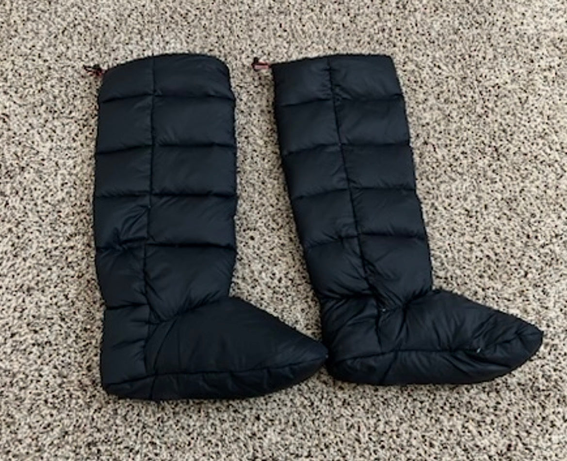 Seller #184 Women’s Size 8 Hunter Tall Gloss Black Boot with 2 sets of sock inserts