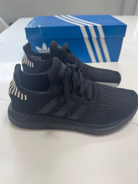 #222 Women's Adidas Swift Run Sz 7 NWT