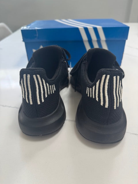 #222 Women's Adidas Swift Run Sz 7 NWT