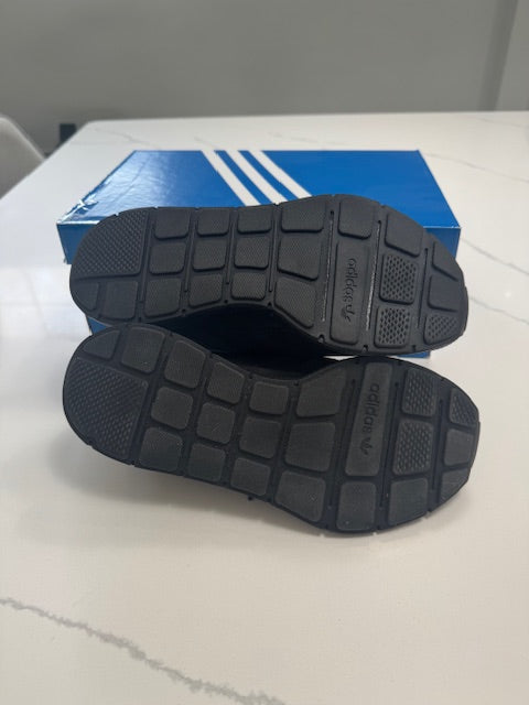 #222 Women's Adidas Swift Run Sz 7 NWT