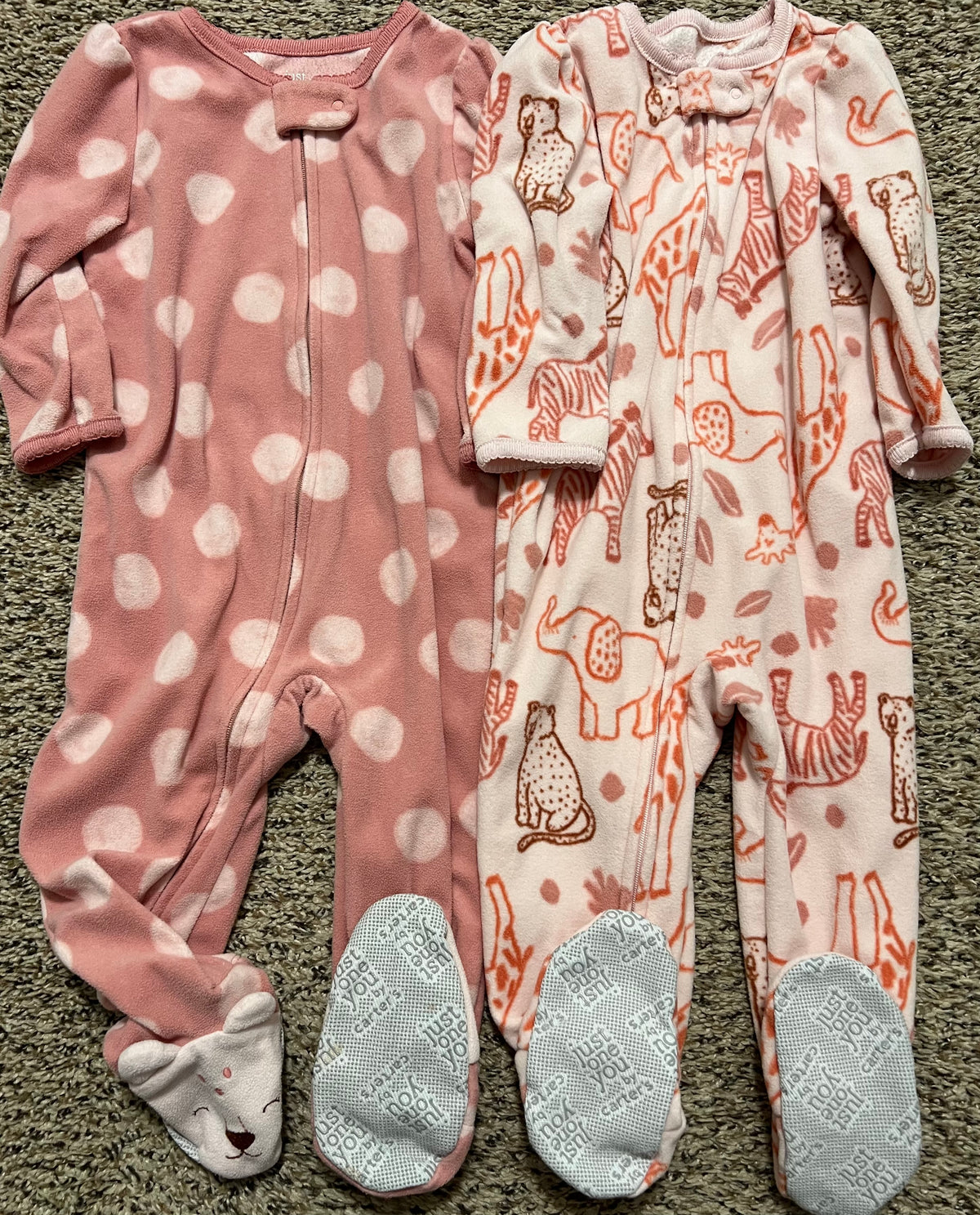 Seller #184 Girls 18M Carters fleece dots/giraffe footed pajamas