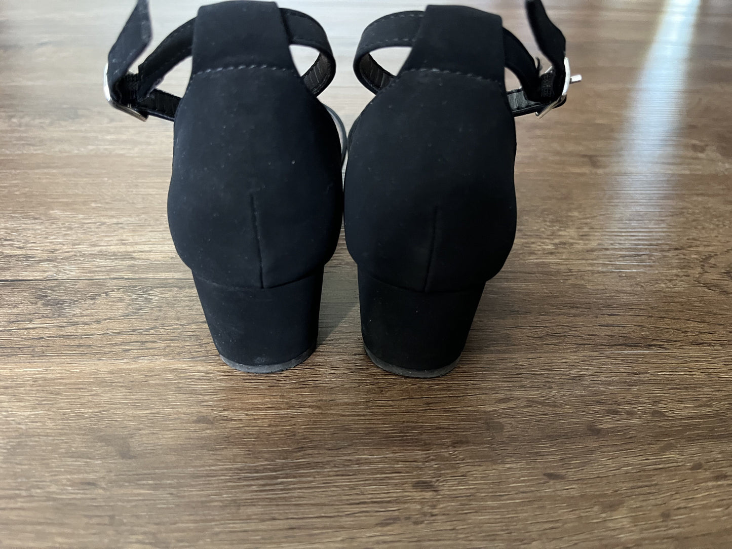 #124 EUC Soda Black Suede Heels Girls Size 2