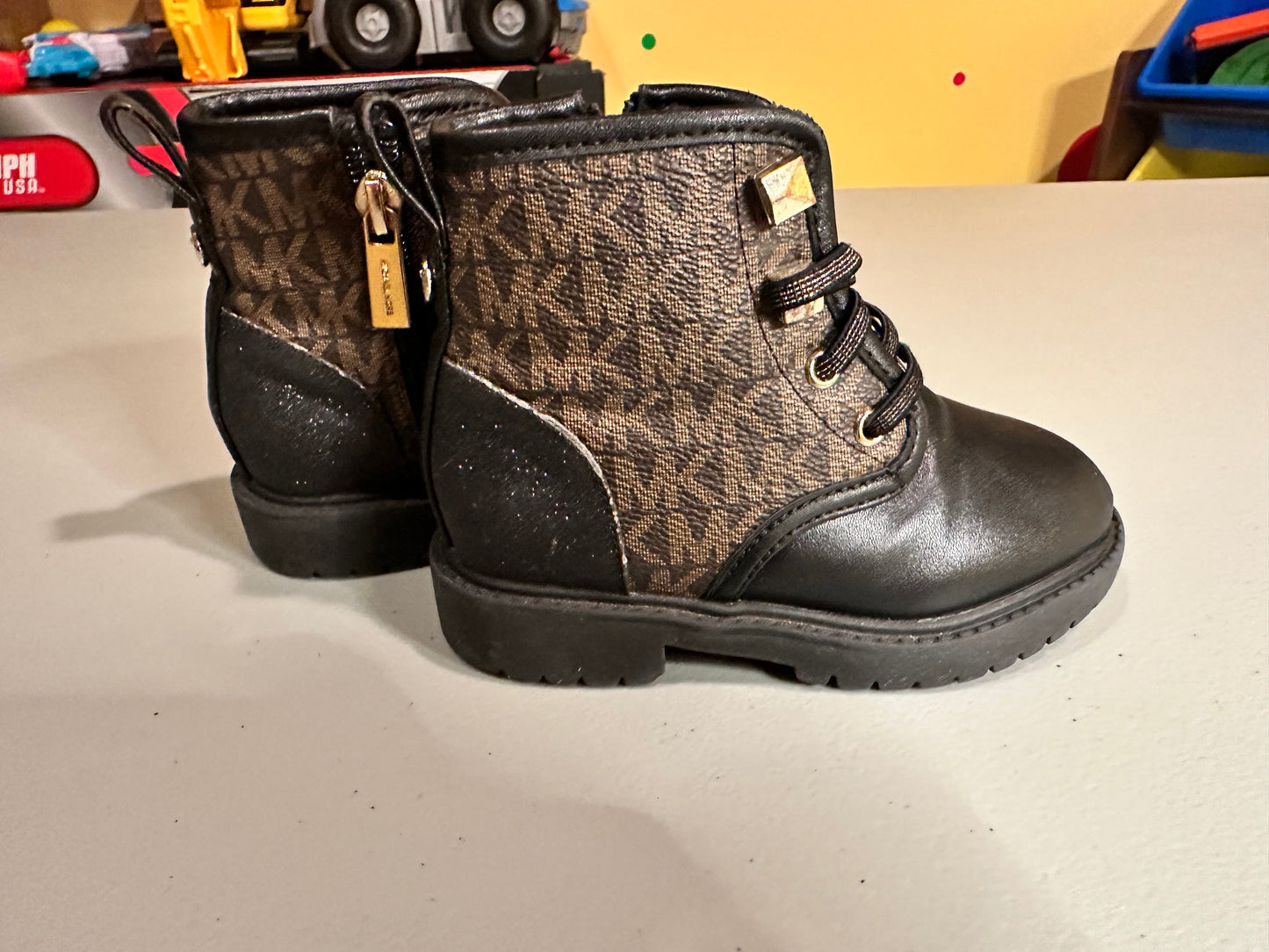 #102A Size 8 Toddler Michael Kors Booth *REDUCED*