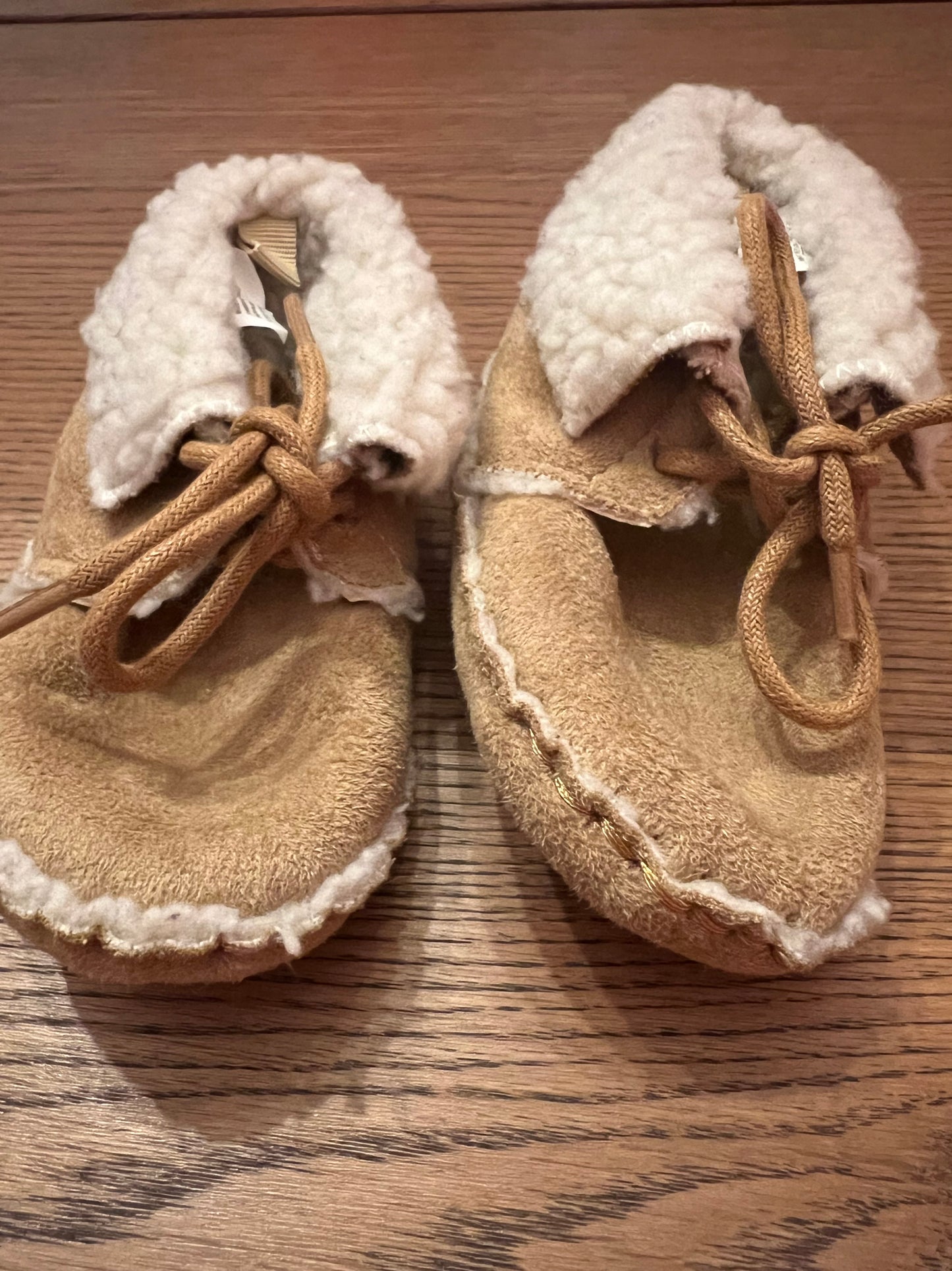 45236 (Kenwood) // Baby Gap size 6-12 months baby moccasins *like new*