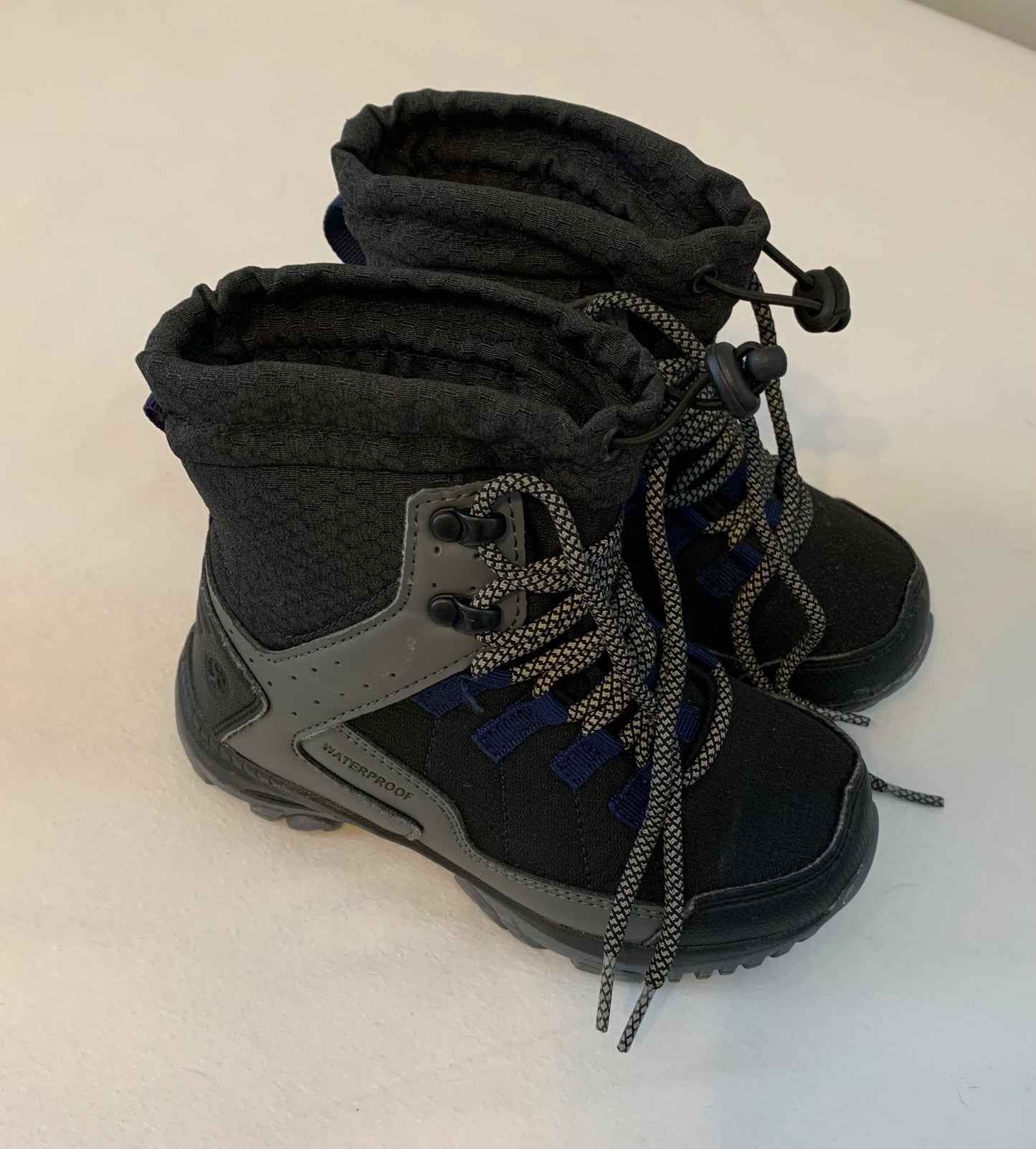 Seller #15 Boys 12 Thinsulate Waterproof Snow Boots