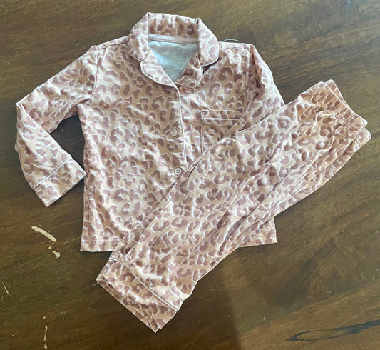 #199 Girls Tahari pink leopard print pajamas size 2T EUC