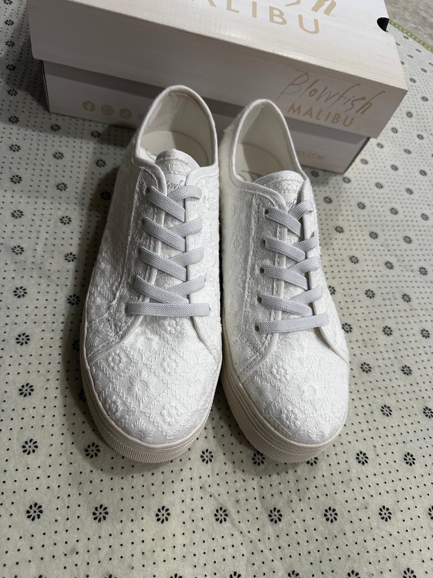 #77 New in Box Blowfish White Lace Slip-Ons, Women’s 8.5