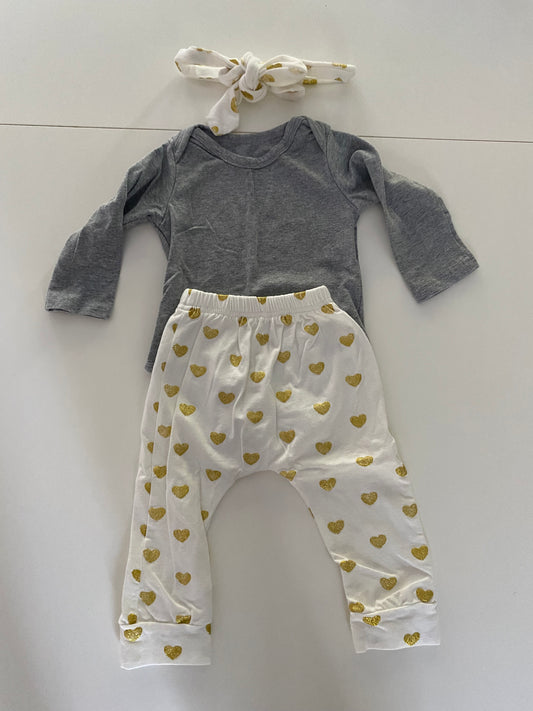 #84B- Girls size 90, Gray onesie and cream & gold heart pant set, EUC