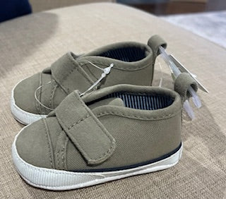Carters Baby 0-3 month shoes New With Tags