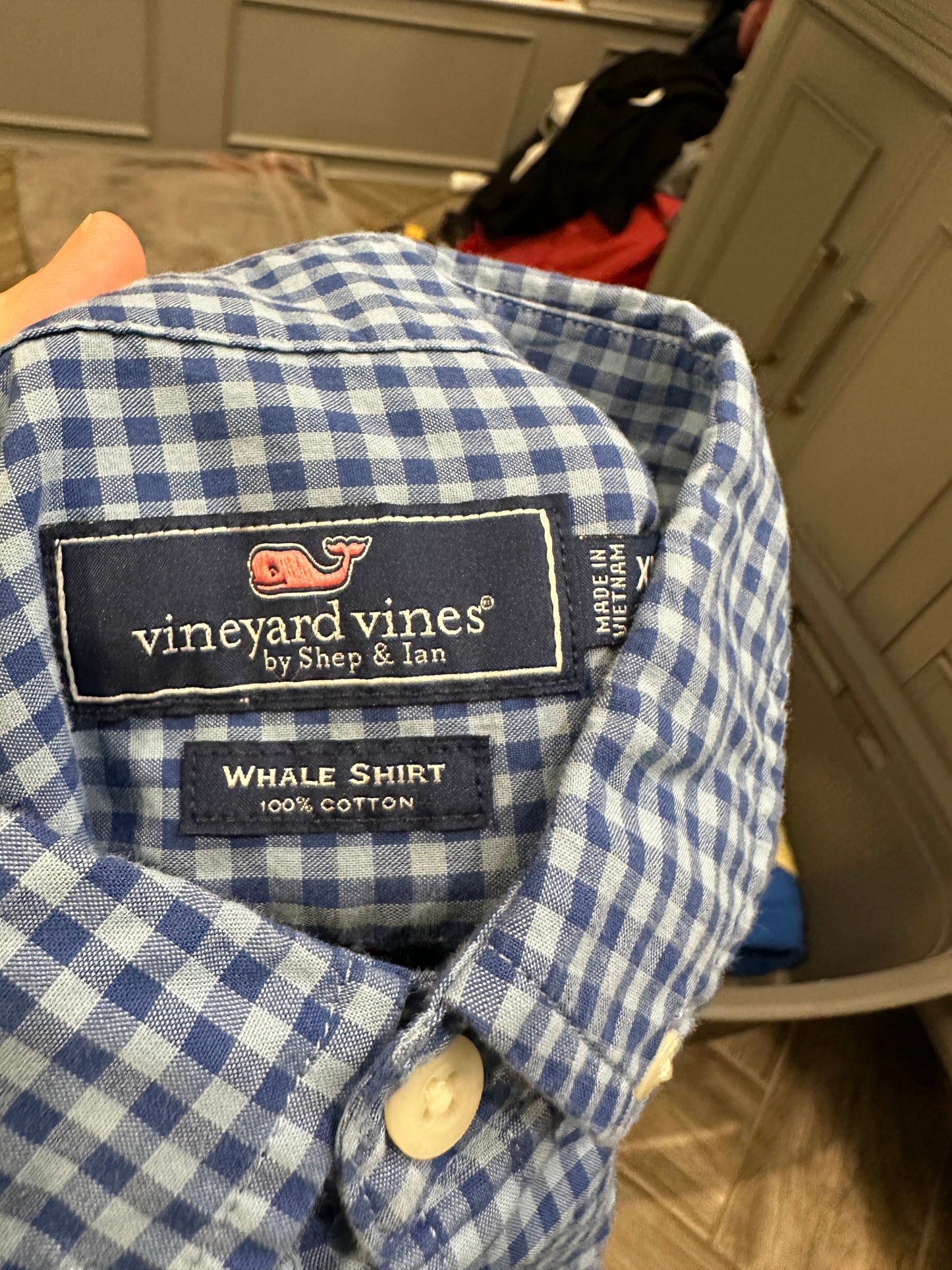 #218 SzYxl vineyard vines *reduced*