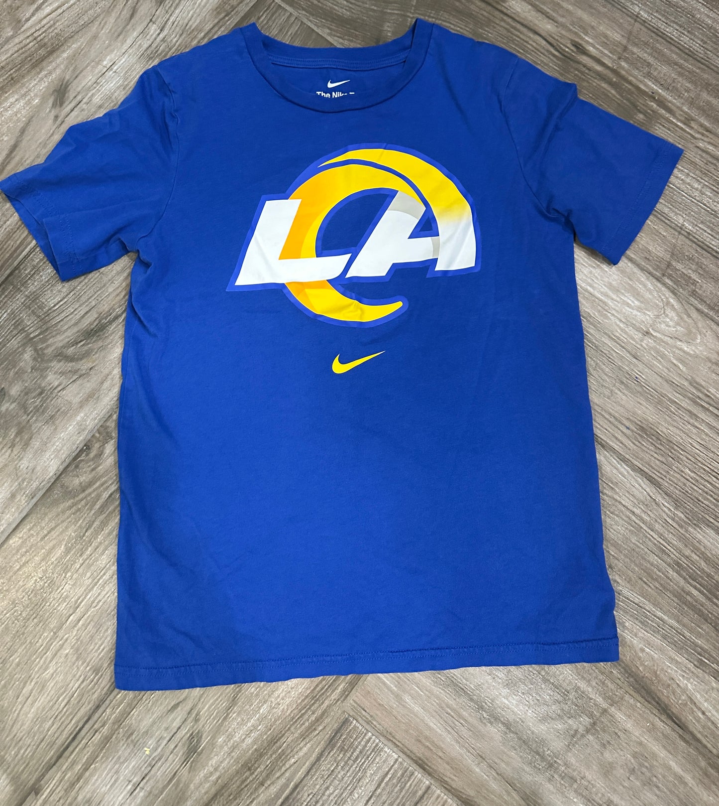 #218 yM Nike rams tshirt