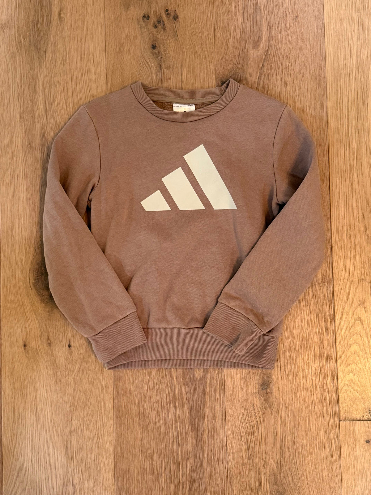 #21 • Boys • Adidas • 5T • VGUC