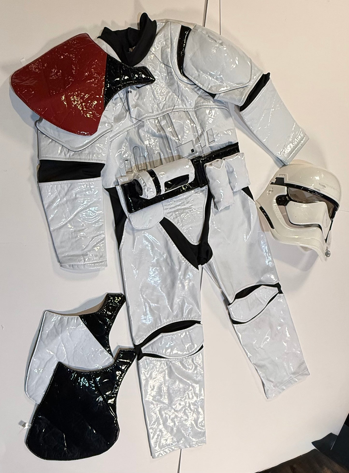 #180 Disney 5-6 Storm Trooper Costume with Belt and 3 Shoulder Patches