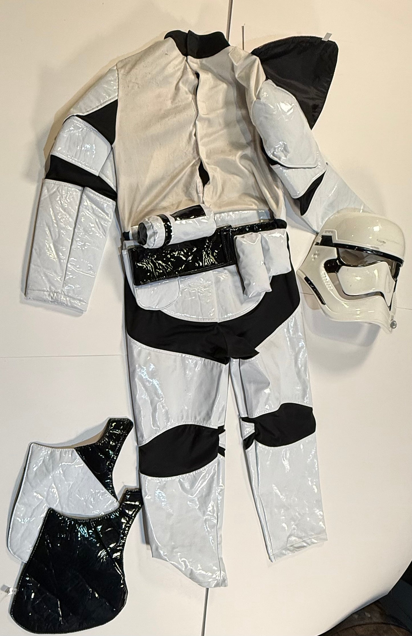 #180 Disney 5-6 Storm Trooper Costume with Belt and 3 Shoulder Patches