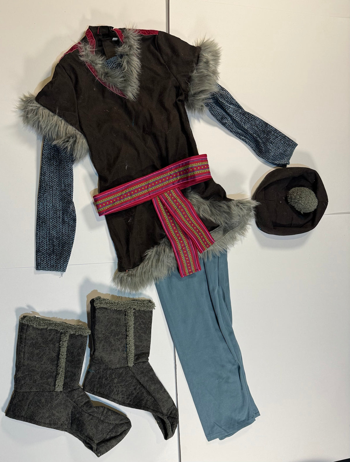 #141 Boys Medium (7-8) Disney Frozen Kristoff Costume