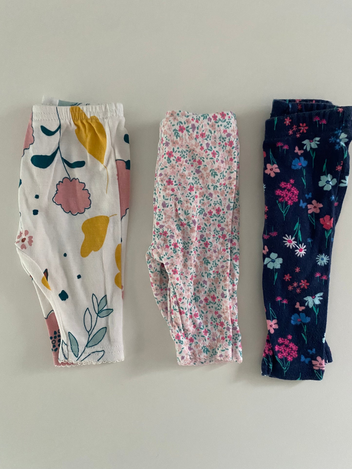 #84B- Girls NB, Carter’s floral legging bundle, set of 3, VGUC