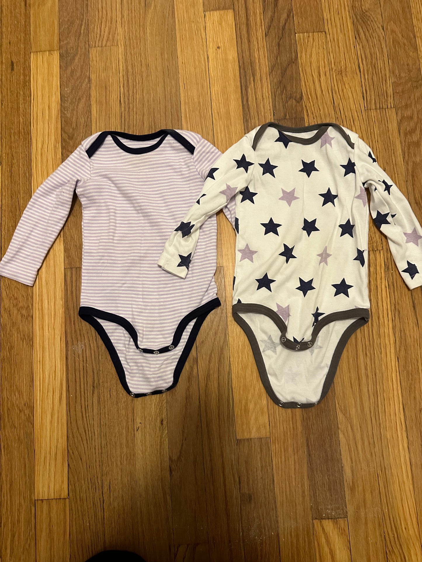 #91B Primary Onesies 12-18 m