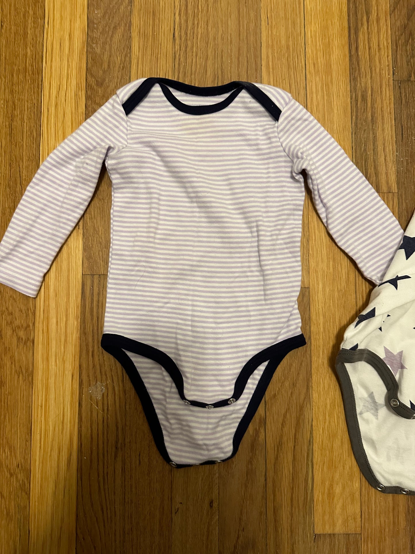 #91B Primary Onesies 12-18 m