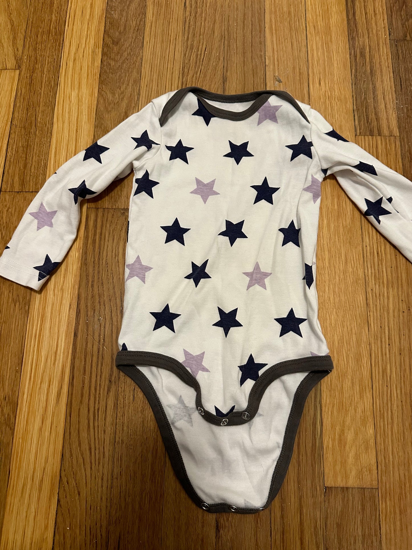 #91B Primary Onesies 12-18 m