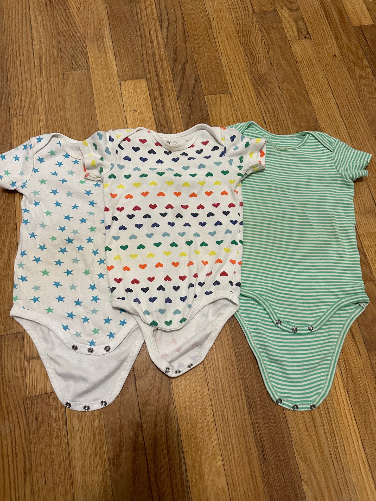 #91B Bundle of Primary Onesies 12-18 M