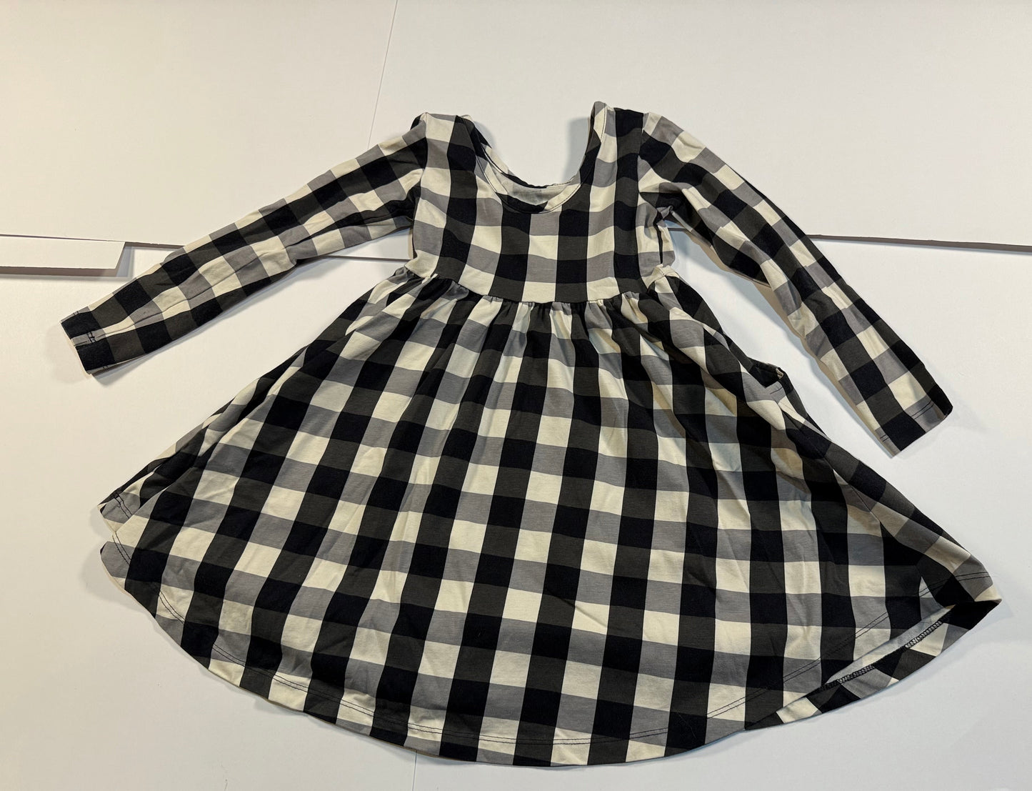 #180 Girls 100 US 4 Hanna Anderson Black and White Skater Dress (2 available)