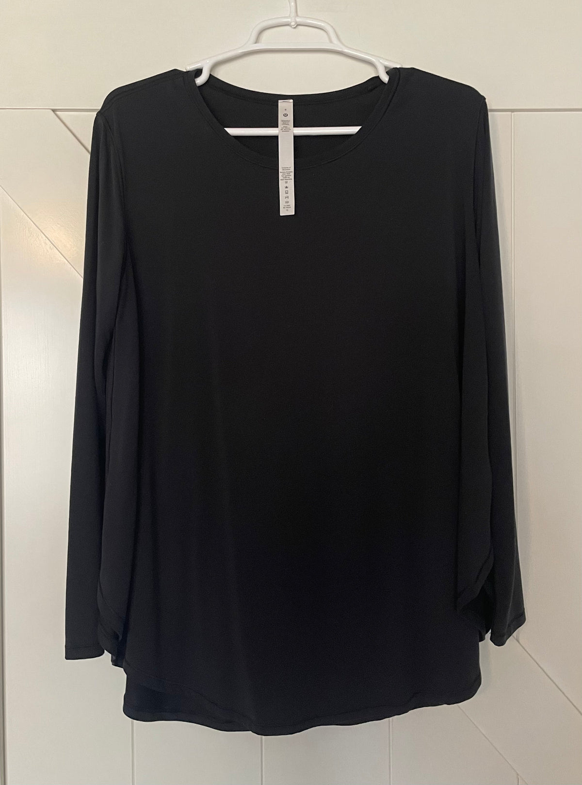 Seller #73 Lululemon Black Long Sleeve Draped Shirt Women’s Size 8