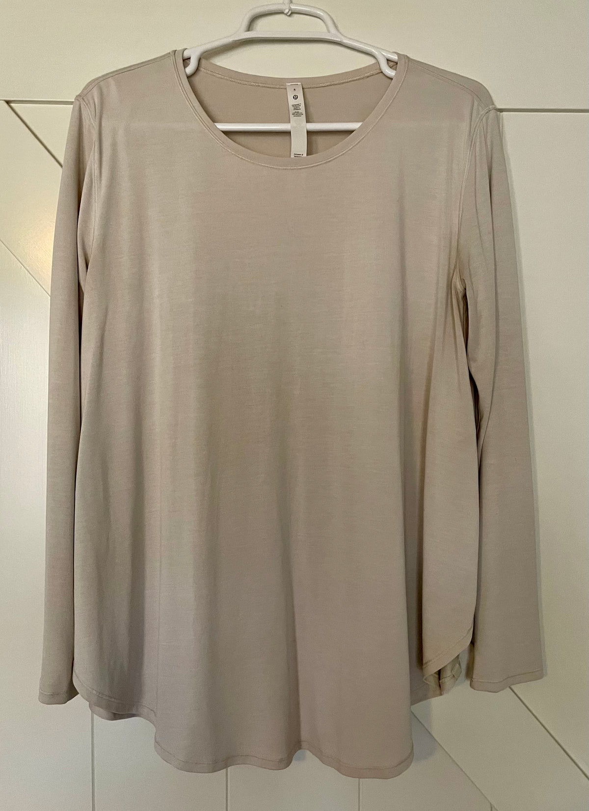 Seller #73 Lululemon Beige Long Sleeve Draped Shirt Women’s Size 8