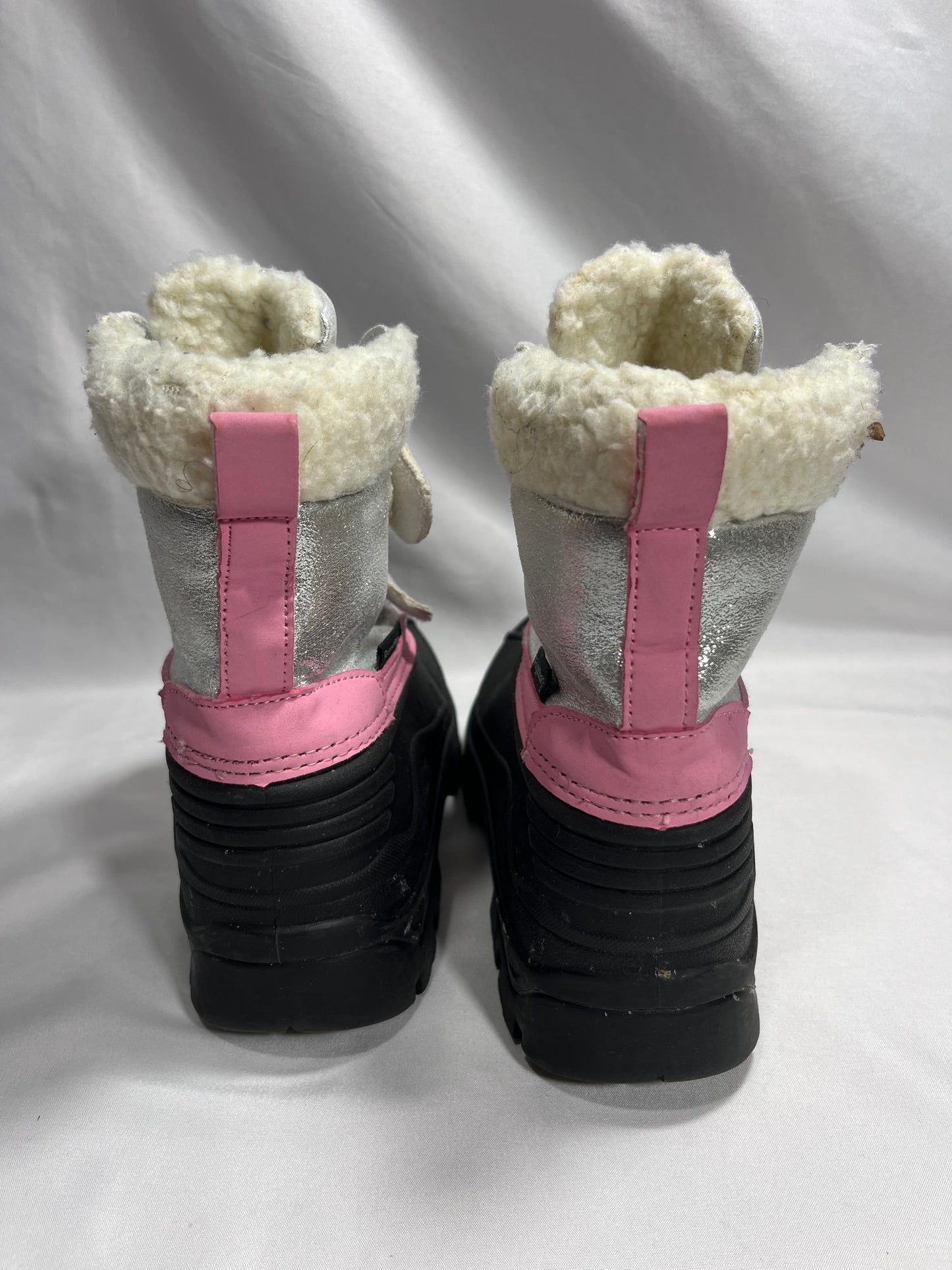 Reduced 100B girls size 1 snow boots