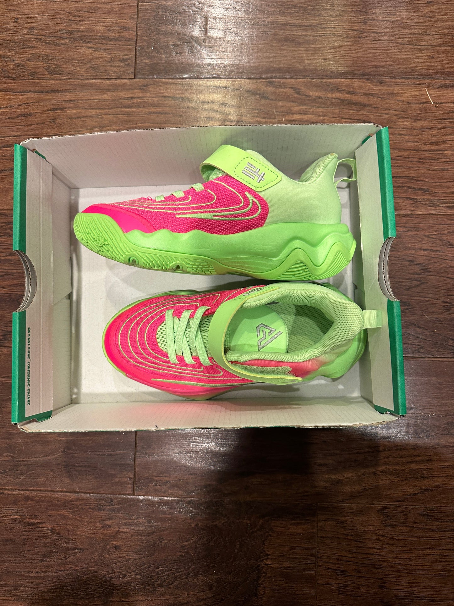 #218 NIB Nike shoes sz11c