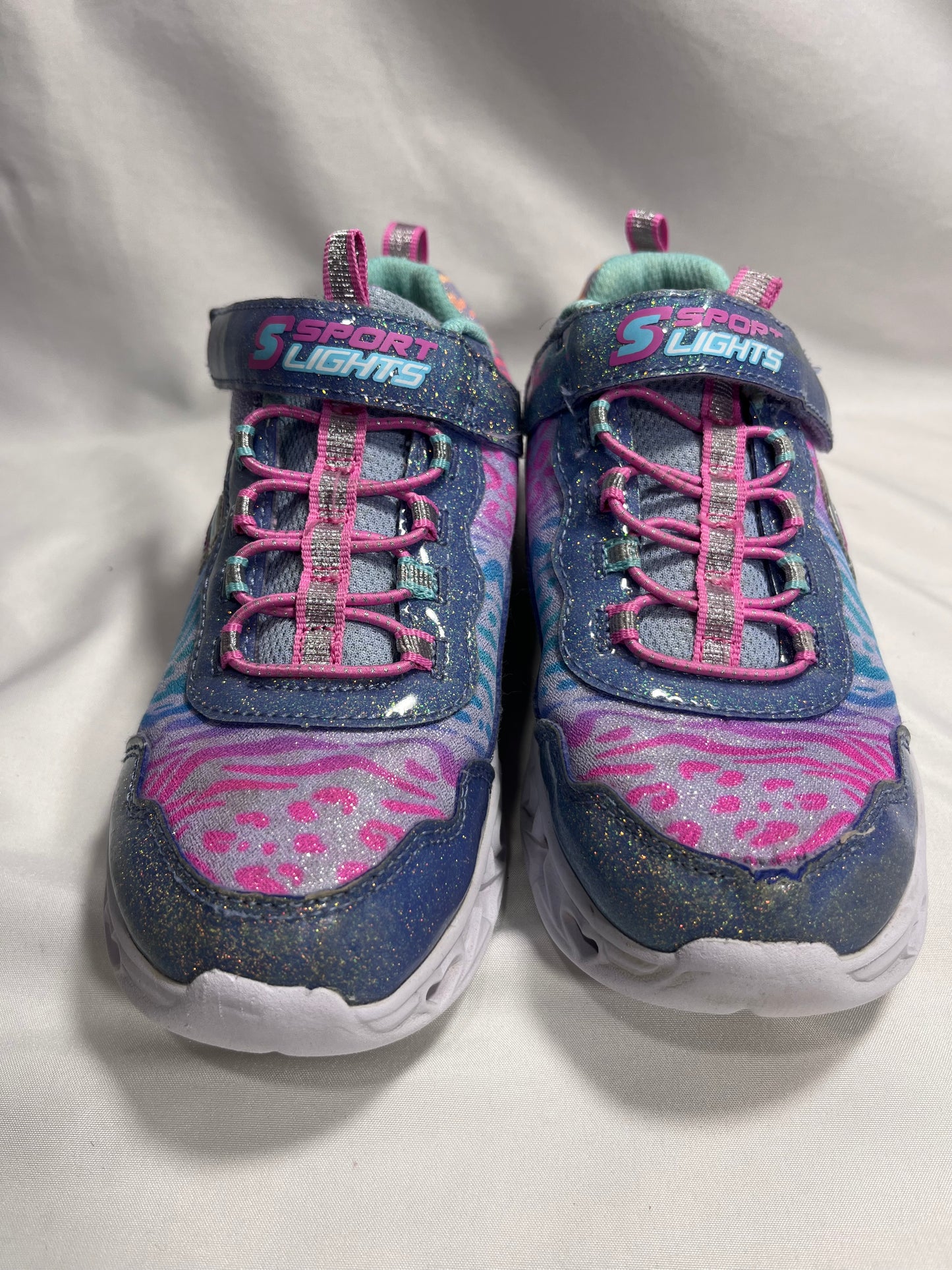 Reduced 100B girls size 1 Skechers light up sneakers