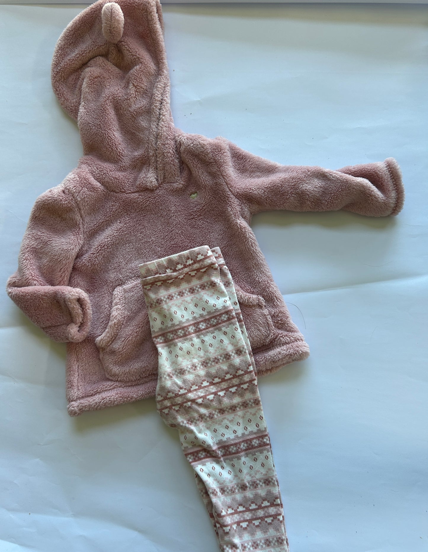 Seller # 35 carters 9 month outfit