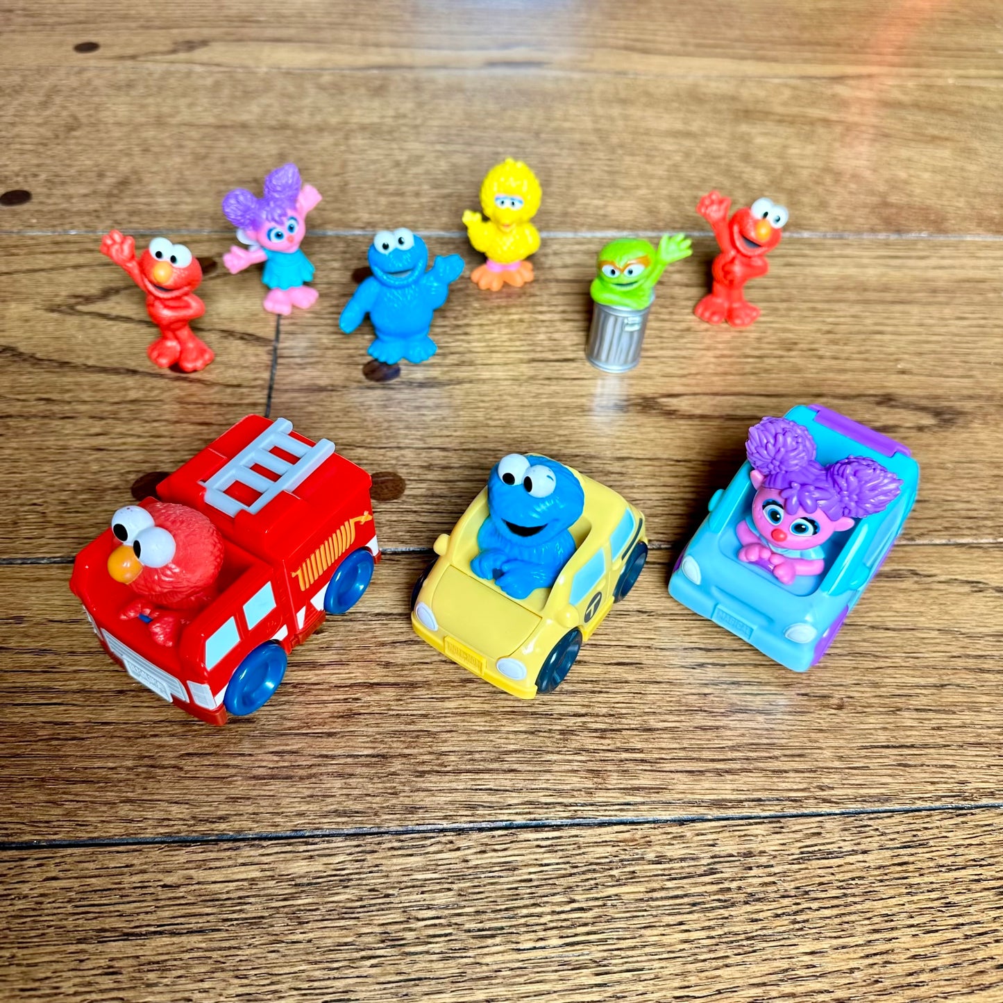 #95 Sesame Street Twist and Pop Wheelies Set of 3 + 6 figurines