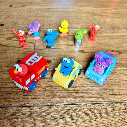 #95 Sesame Street Twist and Pop Wheelies Set of 3 + 6 figurines