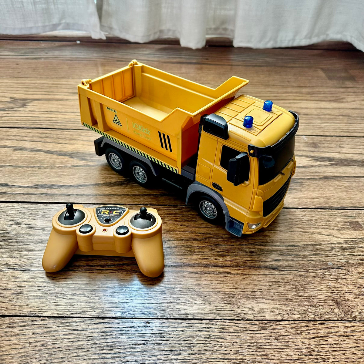 #113	Sunnydaze Dump and Drive Remote Control Dump Truck