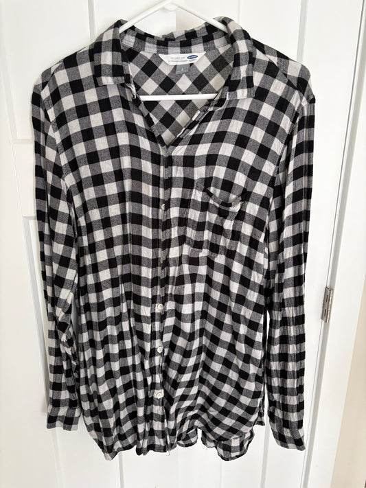 Seller #105 - Women's Large Old Navy Buffalo Plaid Button Up GUC