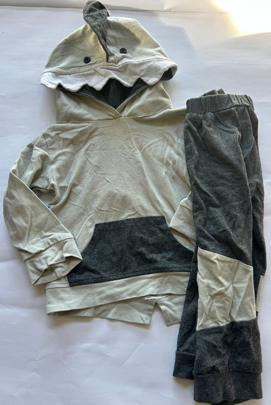 Seller 35 boys 24 month shark Outfit